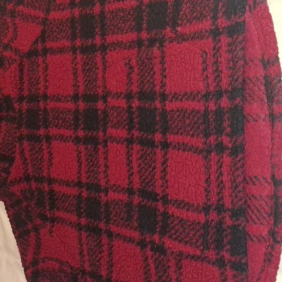 VS Pink Maroon/Raspberry And Black Sherpa Pullover - Picture 4 of 8